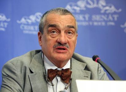 Schwarzenberg tvrdí, že se Čechům v NATO daří 