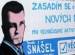 Billboard Véček na zdi školy. Autorovi šlo možná o soudek piva