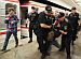 Noční metro obsadily stovky lidí. Agresivita si vyžádala zákrok policie