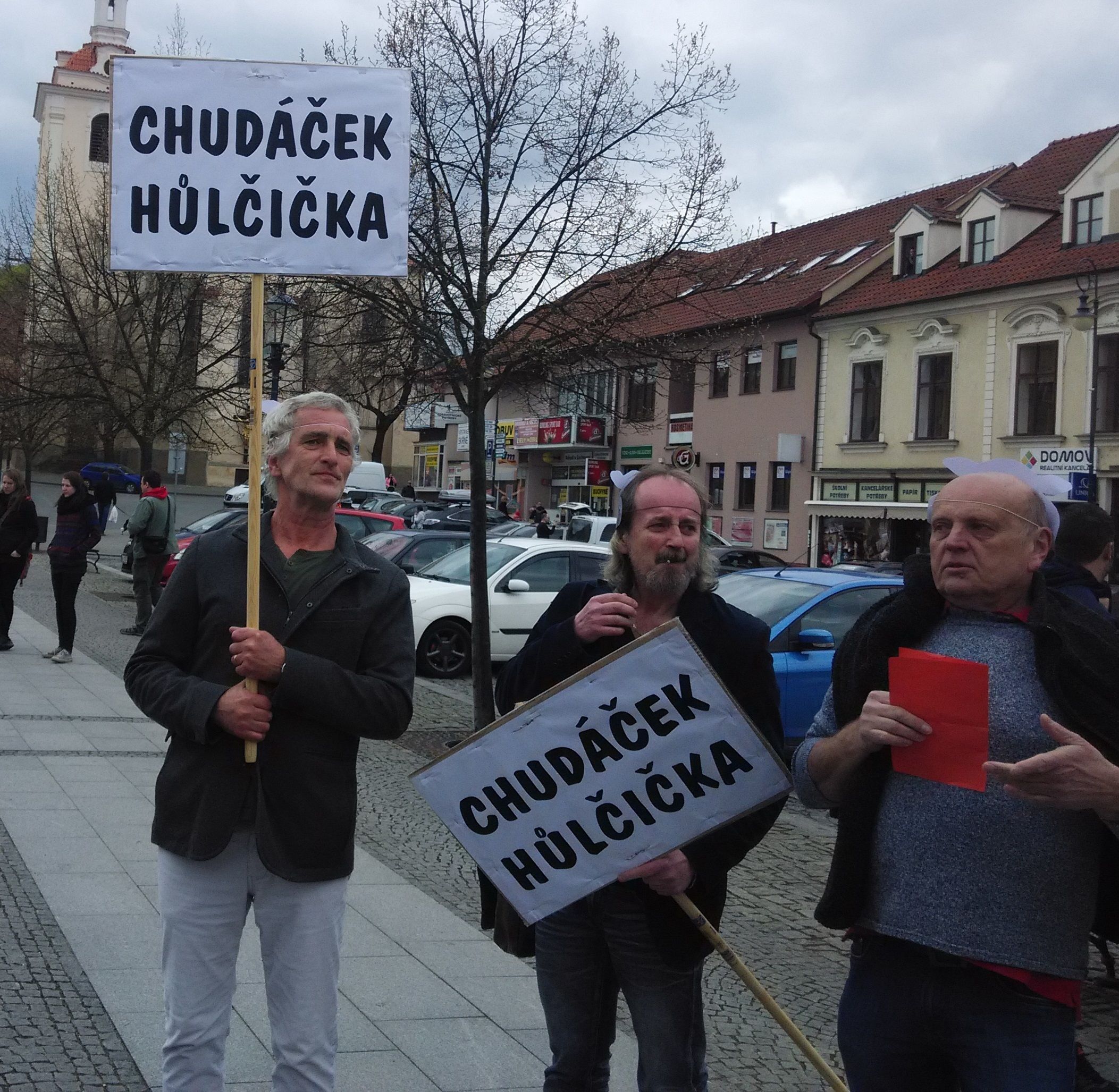 http://cms.parlamentnilisty.cz/edition_files/uploaded-images/Hrec%20protestuje.jpg
