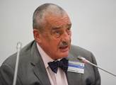 Hovno, žádná spravedlnost. Pod zadkem máme sud s prachem, promluvil Karel Schwarzenberg. Pak omlouval Araby, kteří žádné uprchlíky nechtějí