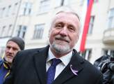 Zruší Topolánkovu kandidaturu? Jedna z odmítnutých adeptek se toho u soudu domáhá