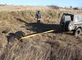 Příznivci offroadů dnes v Milovicích uklidili desítky hektarů budoucích pastvin od černých skládek