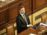 Nábytek za 230 milionů. Rakušanův úřad nakupoval ještě po volbách