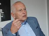 Češi jsou masivně okrádáni. Profesor Pirk vytáhl do boje proti tomu
