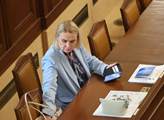 Pozor, satira: Klub mladých političek aneb když se Sněmovna promění v kolejní kuchyňku