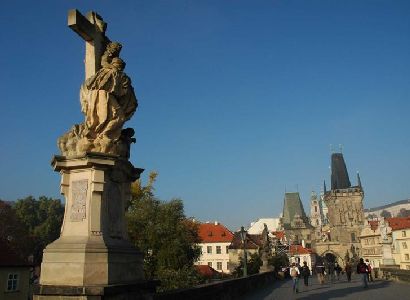 Praha při rekonstrukci Karlova mostu zákony porušila
