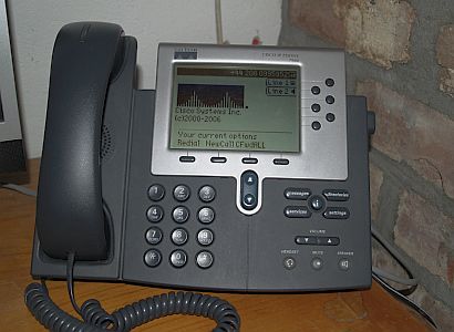 Na odborech vyzvání telefony, zavedly krizovou linku