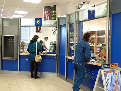 Česká pošta reviduje smlouvy. Od ČSOB dostává o miliardu ročně míň