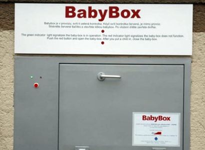 Babyboxy děti ohrožují, rozčilují se odborníci