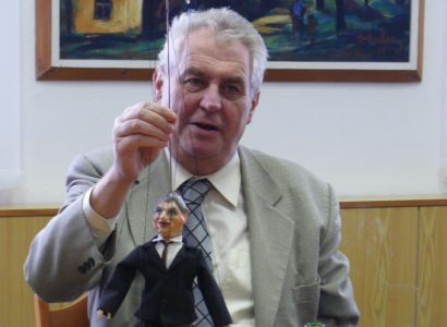 Zeman hraje v Šloufově hře o Hrad, tvrdí bývalý poslanec