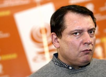 Paroubek v kampani prodá neúspěch hokejistů. Otevřel kluziště