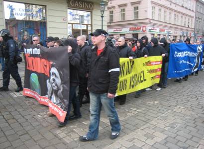 Plzeňská policie je na pochod neonacistů připravena. I když změní termín