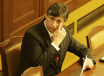 Klaus s Fischerem pojedou na pohřeb do Polska vlakem