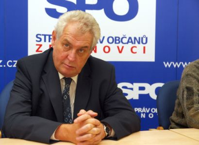Zemanovci: Miloš Zeman bude volit v Ústí i s manželkou