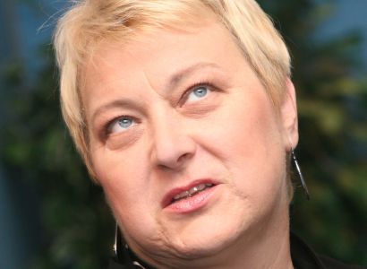 Senátorka Janáčková poškozuje oběti žhářského útoku, tvrdí Romea