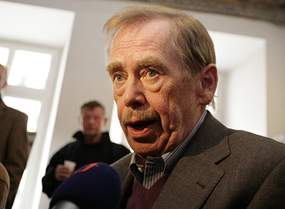 Volič Havel rozdával podepsané fotografie. Dagmar chyběla