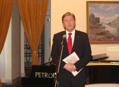 Vlček dostal "čestnou funkci", radí poslancům ČSSD