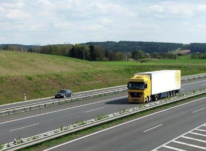 Mýtné budou kamiony na menších silnicích platit až za dva roky