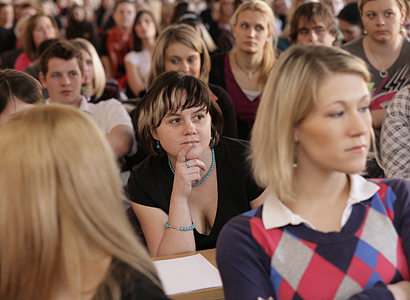 Už tak dávám státu dost, tak jaký školný, zuří studenti