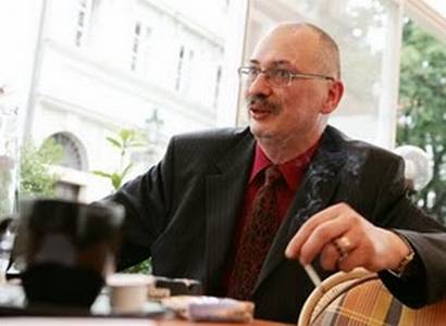 Profesor Karel Eliáš bere vážně kandidaturu na šéfa plzeňských práv