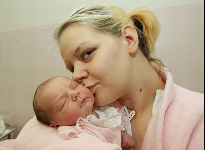 Rodiče by za děti v kojeneckých ústavech mohli platit až 150 korun denně