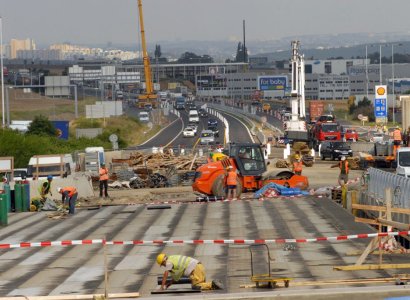 Systém řízení dopravy na Pražském okruhu nestíhá. Byla omezena rychlost