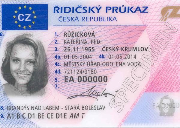 Lhůty jsou proto, aby se prodlužovaly. I u řidičáků, žádá Huml