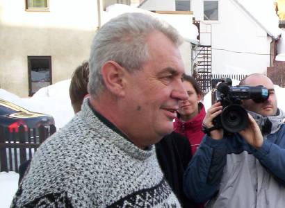 Smutný příběh? Miloš Zeman chodí ven jednou za tři dny. Pro jídlo