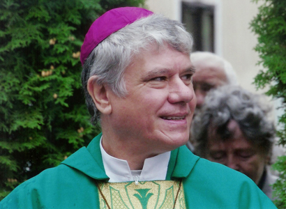 Biskup Malý: Romy spasí víra v Boha