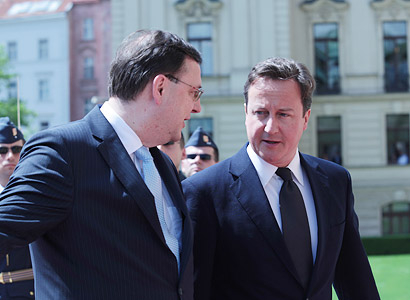 Cameron si v ČR popletl události. Pražské jaro a sametovou revoluci