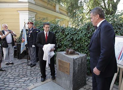 Na pražské Kampě odhalili pomník památce newyorských hasičů