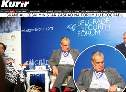 Knížecí spánek na konferenci v Srbsku. Jen tamní bulvár nevěřil svým očím