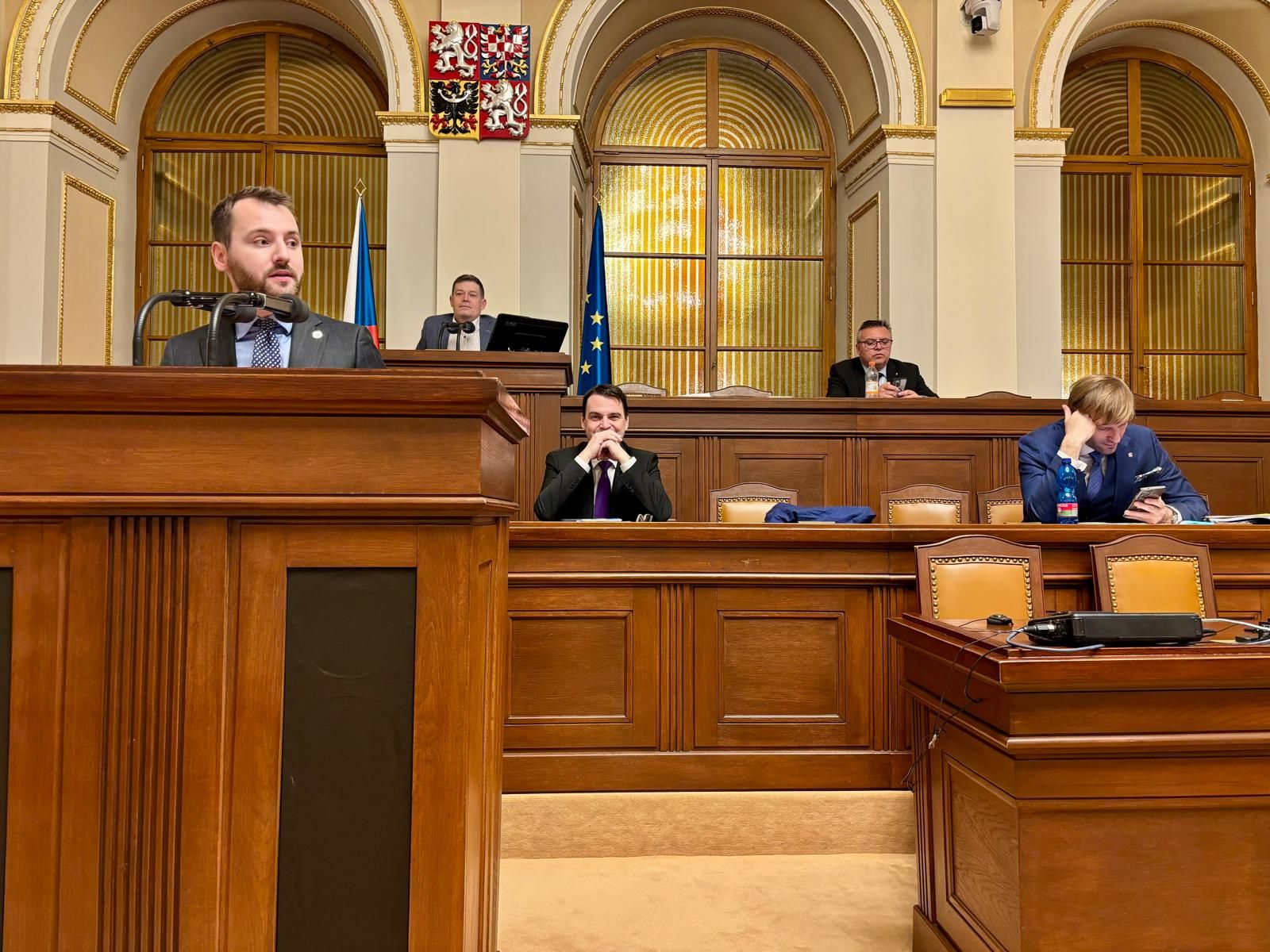 Jednání ve Sněmovně