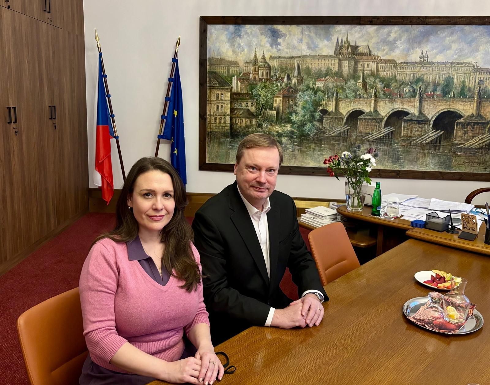 Gabriela Sedláčková s kancléřem Sněmovny Martinem Plíškem