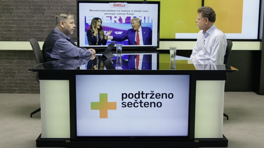 Vadim Petrov v XTV, moderátor Luboš Xaver Veselý (vlevo)