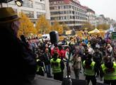 Tisícovka protestujících na Václaváku a jedna demonstrace navíc, o které jste ještě nečetli