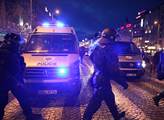 Při včerejších demonstracích v Praze zadržela policie zhruba dvacítku lidí