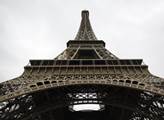 Manévry v Paříži. Francouzská policie uzavřela Eiffelovu věž