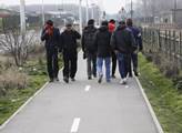 Uprchlíci v Calais dost přitvrdili. Mají sešité rty, drží hladovku a zde jsou jejich požadavky