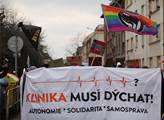Zachraňte Kliniku, léčí občanskou společnost, křičí se v Praze. Máme FOTO