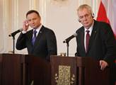 Polská vláda vzešla ze svobodných voleb. Ať EU nemoralizuje, prohlásil Zeman vedle Dudy