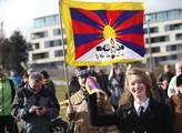 Cizinec ukradl tibetskou vlajku a má být vyhoštěn. Nesouhlasí
