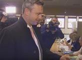 Rakouské volby: Protiimigrační kandidát Hofer a zelený Van der Bellen se střetli v TV. Mělo to šťávu