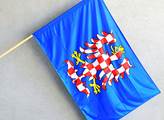 Štědrý mecenáš i tento rok daruje obcím a městům moravskou vlajku