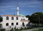 Před brněnskou mešitou někdo nechal prasečí hlavu. Šéf českých muslimů se prý může zbláznit