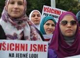 Muslimové zahájili akci v Praze. Na místě je i německá televize. Došlo už na malý incident