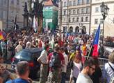 Zuřivé projevy proti Merkelové "muslimce" na pražském náměstí. Konvička prozradil, že chystá další akci
