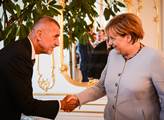 Chovanec vrátil úder Babišovi: To vy se klaníte Merkelové!