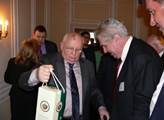 Prezident Zeman v Lánech přijme Gorbačova. Na jeho konferenci ale nedorazí. Známe důvod